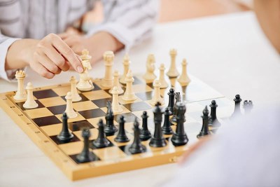 people-playing-chess-game-at-table-2023-11-27-05-09-59-utc.jpg